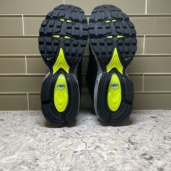 Nike Air Max Tailwind 4 Running Shoes - Picture 7 of 8